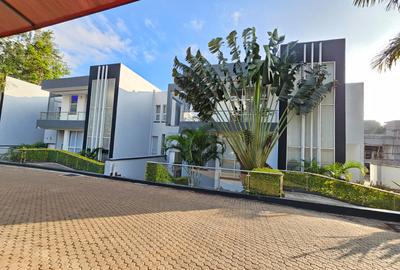 4 Bed Villa with En Suite in Spring Valley - 2