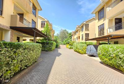 5 Bed Townhouse with En Suite at Lavington Green - 3