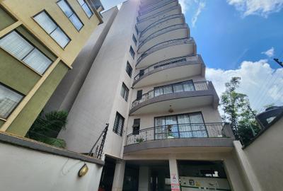 4 Bed Apartment with En Suite at 2Nd Parklands Avenue