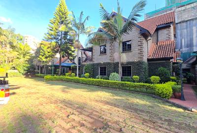 4 Bed House with En Suite in Lavington