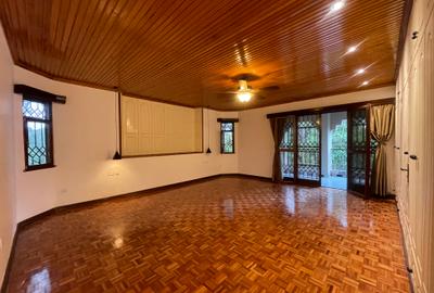 5 Bed House with En Suite in Runda - 3