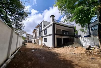 5 Bed Townhouse with En Suite in Lavington