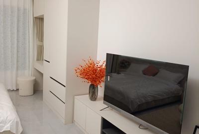 Studio Apartment with Swimming Pool at Wood Avenue - 3