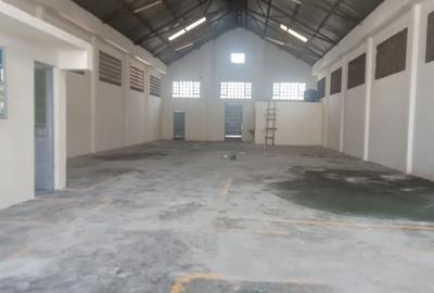 4,999 ft² Warehouse with Backup Generator in Industrial Area - 3
