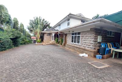 4 Bed House with En Suite at Acacia Drive - 4