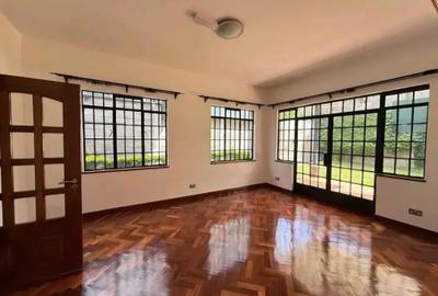 5 Bed Townhouse with En Suite in Lavington - 2