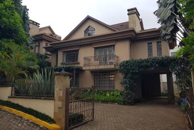 5 Bed Townhouse with En Suite at Convent Drive