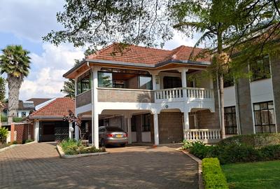 6 Bed House with En Suite in Runda