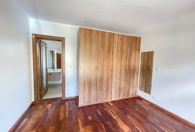 5 Bed Townhouse with En Suite at Lavington Green - 3