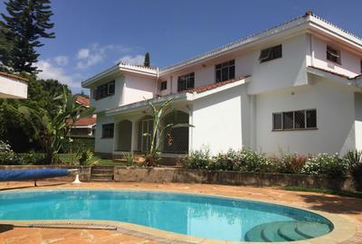 5 Bed House with En Suite in Runda