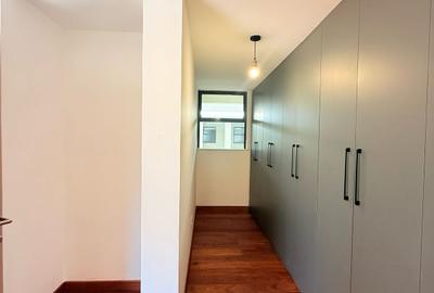 4 Bed House with En Suite in Runda