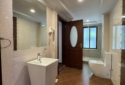 Serviced 2 Bed Apartment with En Suite in Ngong Road - 4