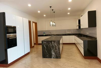4 Bed Apartment with En Suite in Parklands