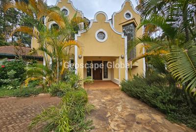 5 Bed House with En Suite in Runda