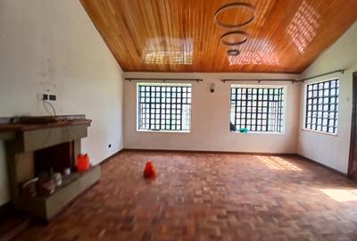4 Bed House with En Suite at Lavington - 4