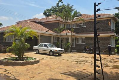 5 Bed House with En Suite in Runda