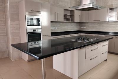 4 Bed Apartment with En Suite in Westlands Area