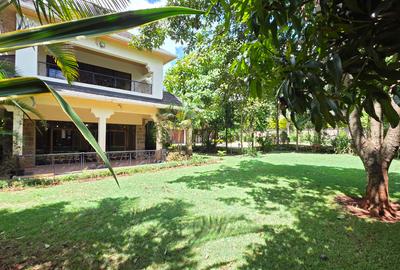 5 Bed Townhouse with En Suite at Old Kitusuru - 3