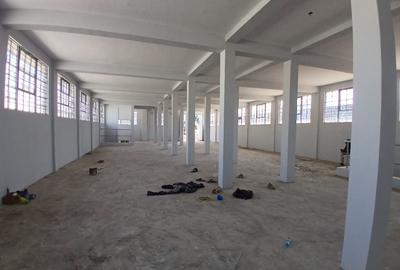 7,000 ft² Warehouse with Parking in Industrial Area - 2