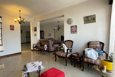 3 Bed Apartment with En Suite in General Mathenge