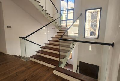 5 Bed Villa with En Suite in Lavington - 3