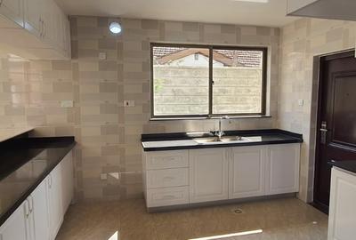 5 Bed Townhouse with En Suite in Lavington - 4