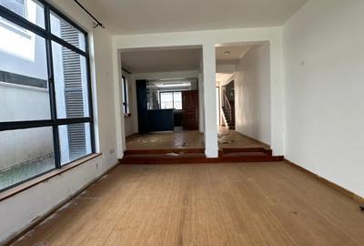 5 Bed Townhouse with En Suite in Lavington - 3