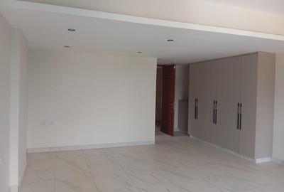 Studio Apartment with En Suite at Westlands