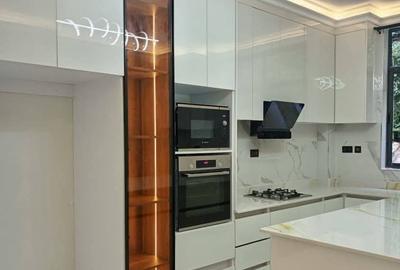 6 Bed Townhouse with En Suite in Karen - 2