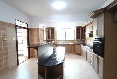5 Bed House with En Suite in Lavington