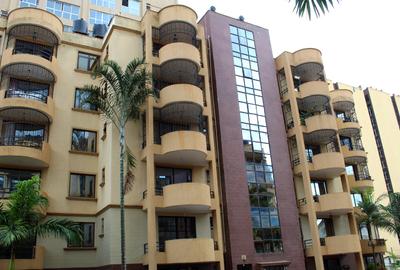 3 Bed Apartment with En Suite in Parklands