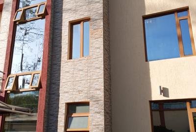 5 Bed Townhouse with En Suite in Lavington