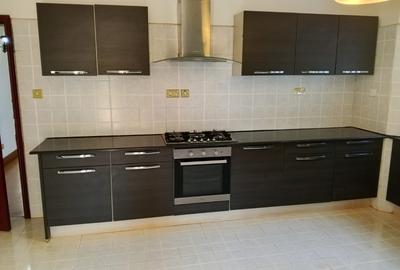 5 Bed Townhouse with En Suite in Runda - 2