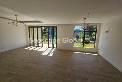 4 Bed Apartment with En Suite in Rosslyn