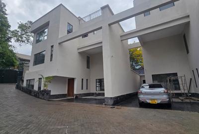 5 Bed Townhouse with En Suite in Lavington - 3