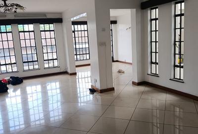 3 Bed Apartment with En Suite in General Mathenge