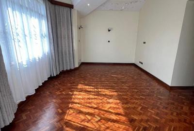 6 Bed Villa with En Suite in Lavington