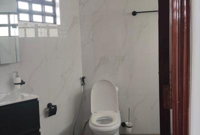 5 Bed Townhouse with En Suite in Lavington - 4