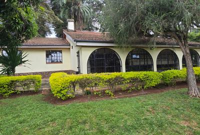 4 Bed House with En Suite at Loresho Road - 2