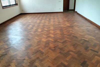 6 Bed Townhouse with En Suite in Lavington - 2