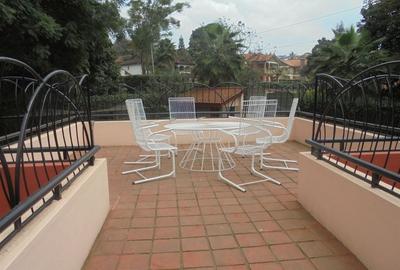 4 Bed House with En Suite at Rosslyn Lone Tree Estate Road