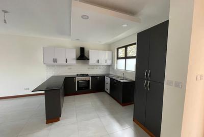 2 Bed Apartment with En Suite in Kilimani - 2