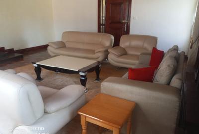 4 Bed House with En Suite in Runda - 3