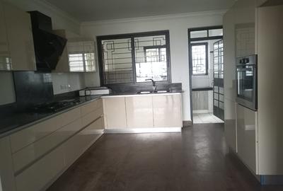 3 Bed Apartment with En Suite at Parklands