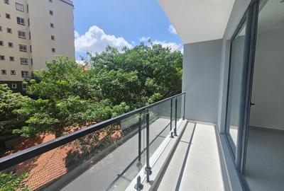 2 Bed Apartment with En Suite in Brookside - 2