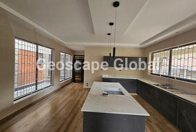 5 Bed House with En Suite in Spring Valley - 3