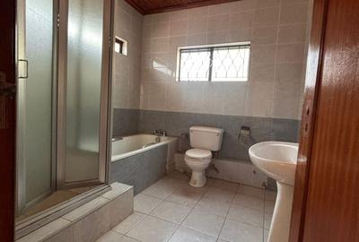 4 Bed House with Garden in Riverside - 4