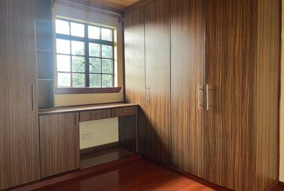 5 Bed House with En Suite in Runda - 4