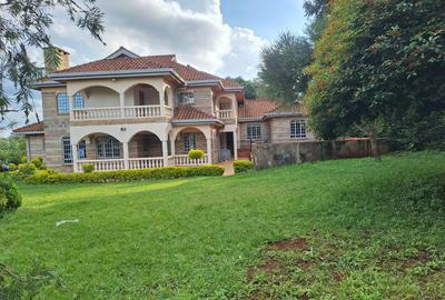 5 Bed House with En Suite in Nyari