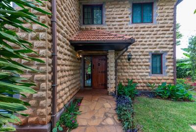 4 Bed Villa with En Suite in Ridgeways - 3